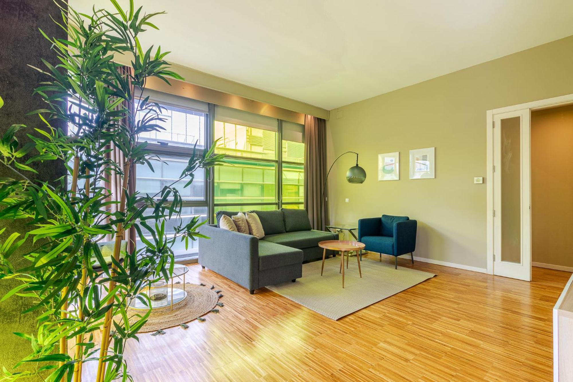Apartment Deluxe W/ Garage *